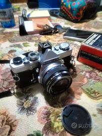 macchina fotografica e flash 