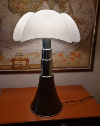 Lampada Pipistrello Gae Aulenti - Martinelli Luce