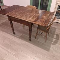Tavolo in legno 85x85 con due allunghe a scomparsa