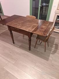Tavolo in legno 85x85 con due allunghe a scomparsa