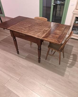 Tavolo in legno 85x85 con due allunghe a scomparsa