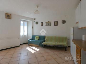 CASA SEMINDIPENDENTE A ORSARA BORMIDA