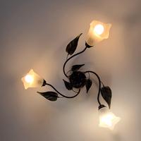 Tavolino con lampada + 2 lampadari con calle