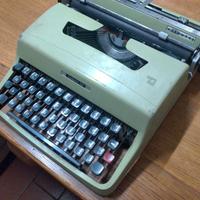 Macchina da scrivere Olivetti Lettera 32