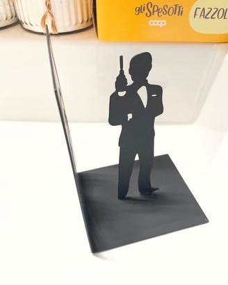 Staffa ferma libri James Bond