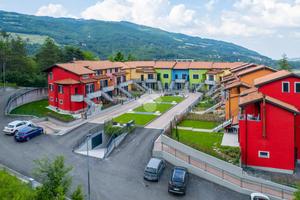 VILLA A SCHIERA A TIZZANO VAL PARMA