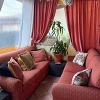 Divani 3 posti , lunghezza 2 metri ciascuno