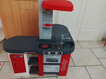 Cucina giocattolo..
