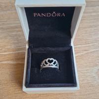 Anello Pandora tiara con cuori