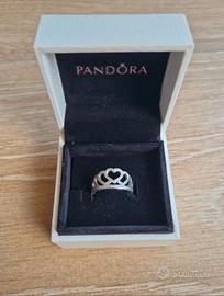 Anello Pandora tiara con cuori