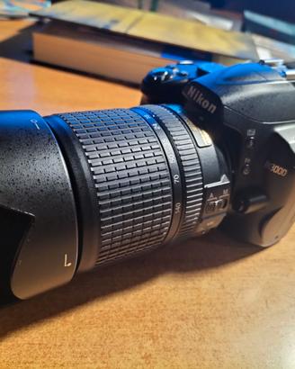 Nikon D3000 in kit con obiettivo Nikon 18-140