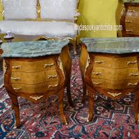 Coppia di comodini stile Luigi XV a tre cassetti