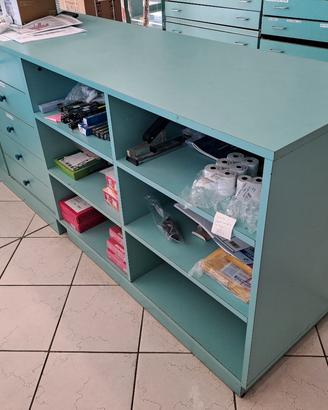 ARREDAMENTO NEGOZIO