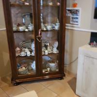 Vetrina in legno da salone