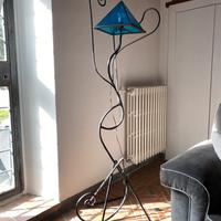 Lampada da terra in ferro battuto