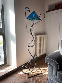 Lampada da terra in ferro battuto