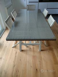 Tavolo e sedie da giardino 