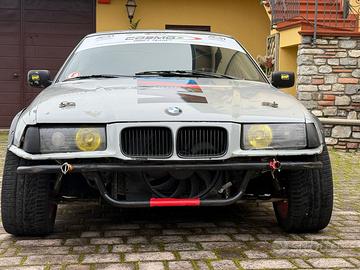 BMW  320i  (E36)  Preparata per  DRIFT