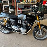 Triumph Thruxton 1200 R scarichi Akrapovic