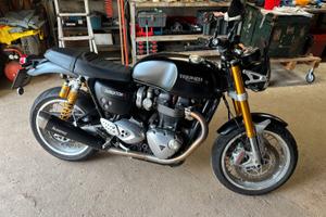 Triumph Thruxton 1200 R scarichi Akrapovic