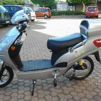 Bicicletta a pedalata assistita ufo