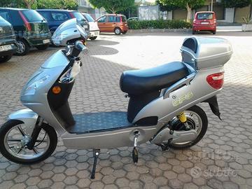 Bicicletta a pedalata assistita ufo