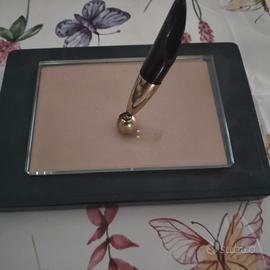 stiloforo vintage con penna stilografica