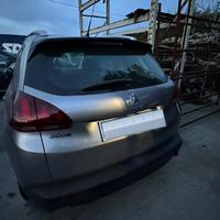 Peugeot 2008 anno 2015 per pezzi di ricambio