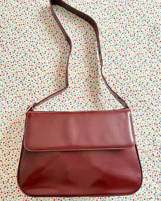 Borsa bordeaux con tracolla