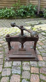 Pressa torchio manuale a vite per tipografia