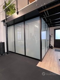 Pareti removibili in vetro opaco per ufficio