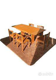 TAVOLO IN LEGNO ALLUNGABILE CON SEDIE