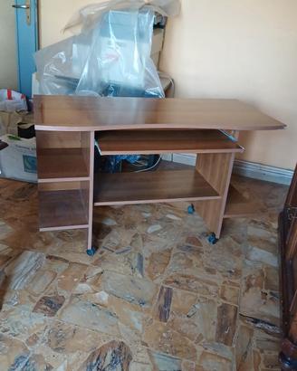 Scrivania per PC con rotelle