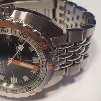 DOXA Sharkhunter 300T.