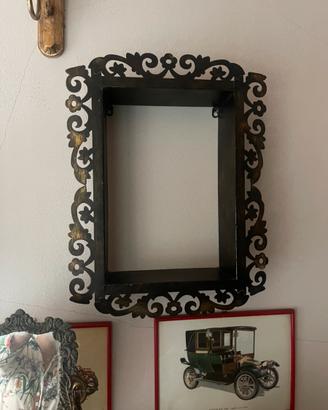 Due piccole mensole / quadro