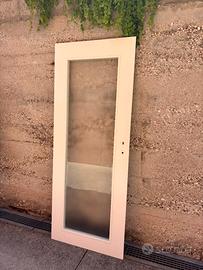 Porta laccata bianca con vetro opaco e telaio (2)