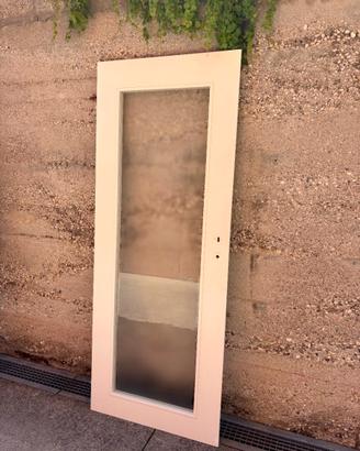Porta laccata bianca con vetro opaco e telaio (2)