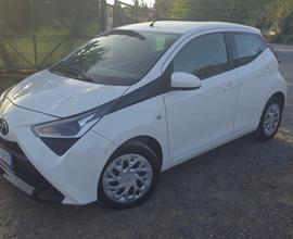 Toyota Aygo Connect 1.0 VVT-i 72 CV 5 porte x-clus