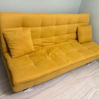 Divano letto con cuscini