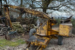 Caricatore trainato idraulico