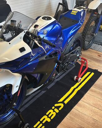 YAMAHA YZF R3 PRONTO PISTA