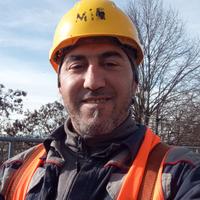 Saldatore e montatore meccanico. carpentieri