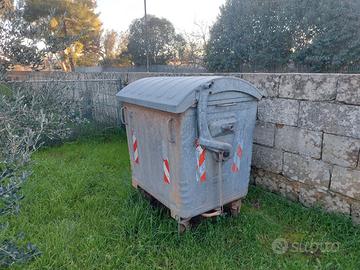 Pattumiera in acciaio