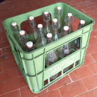 Cassetta in plastica con 12 bottiglie da 1 litro