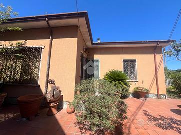 CASA SEMINDIPENDENTE A SARZANA