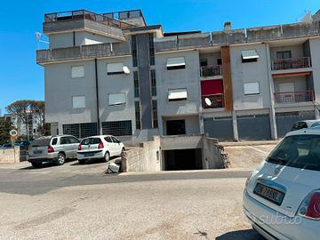 garage 28 mq Viale Le corbusier palazzi papa