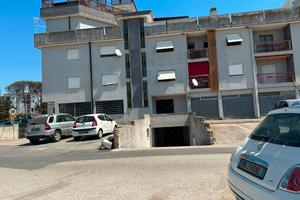 garage 28 mq Viale Le corbusier palazzi papa