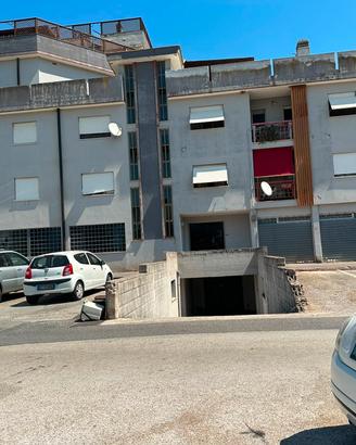 garage 28 mq Viale Le corbusier palazzi papa