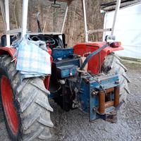 Trattore agricolo