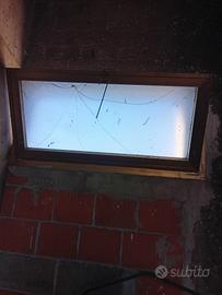 finestra a vasistas in alluminio